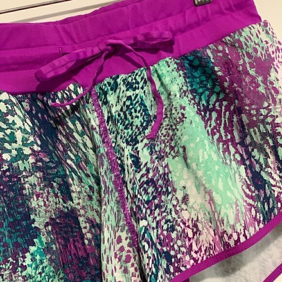LIKE NEW Suva Run Short II Animal Impressions Print Multi Orchid Purple | Garden - Picture 7 of 9